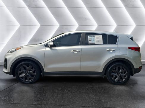 Used 2022 Kia Sportage LX w/ LX FWD Value Edition Package image 2