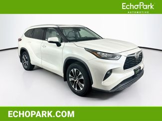 Used 2020 Toyota Highlander XLE AWD/4WD video 1