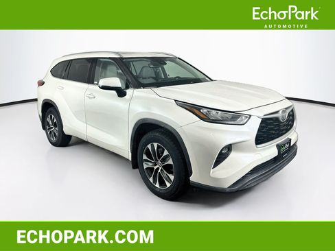 Used 2020 Toyota Highlander XLE AWD/4WD image 1