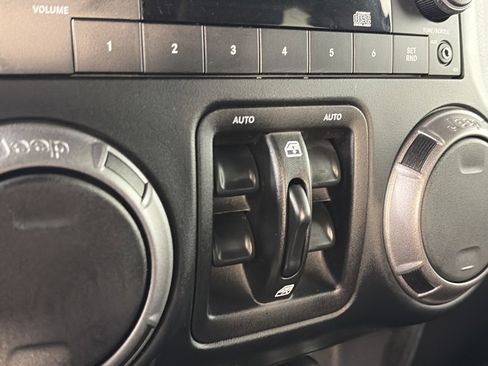 Used 2018 Jeep Wrangler Unlimited Sport S image 20