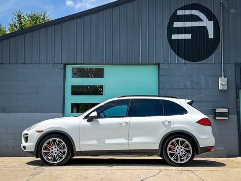 Used 2013 Porsche Cayenne Turbo w/ Premium Pkg Plus AWD/4WD image 3