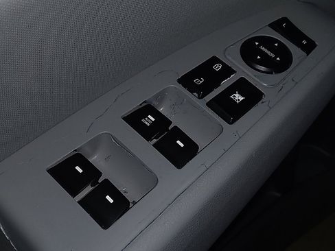 Used 2017 Hyundai Elantra SE image 27