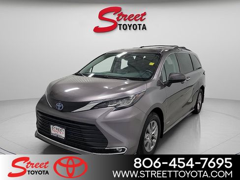 Certified 2021 Toyota Sienna XLE image 1
