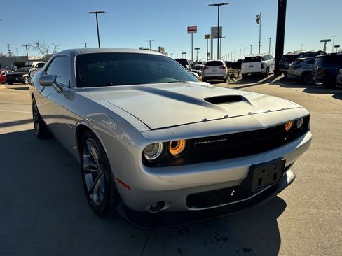 Used 2022 Dodge Challenger R/T image 3