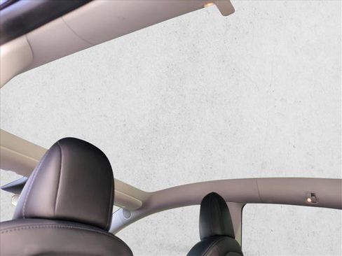 Used 2021 Tesla Model Y Long Range image 18