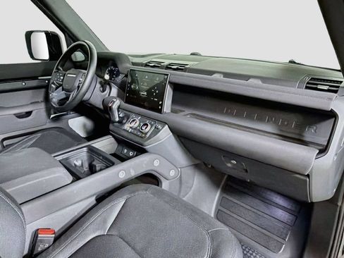 Certified 2023 Land Rover Defender 130 X-Dynamic SE AWD/4WD image 32