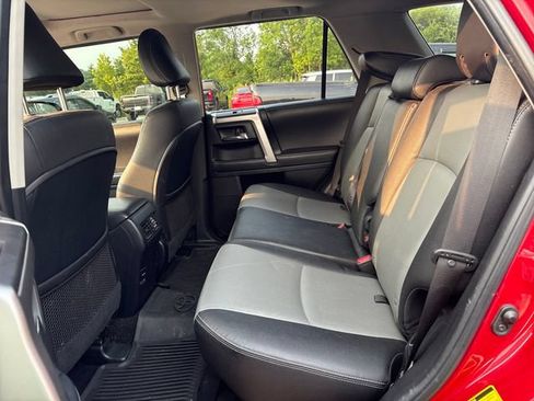 Used 2018 Toyota 4Runner SR5 Premium AWD/4WD image 9