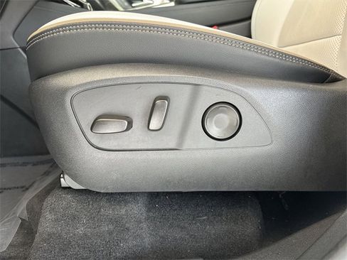 Certified 2024 Chevrolet Traverse RS image 26