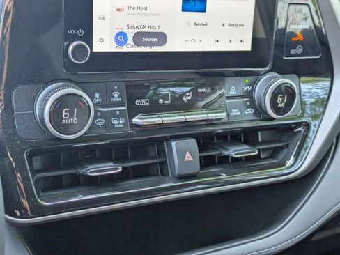 Certified 2025 Toyota Highlander LE FWD image 20