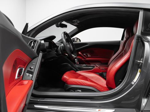 Used 2018 Audi R8 V10 w/ Premium Package image 5