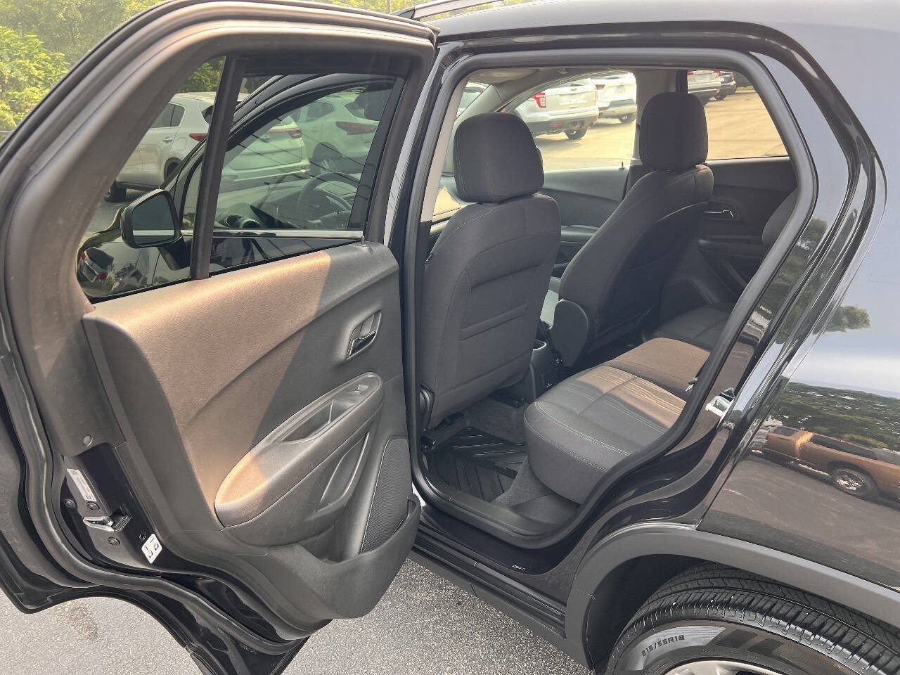 Used 2016 Chevrolet Trax LT w/ LT Sun and Sound Package AWD/4WD image 23
