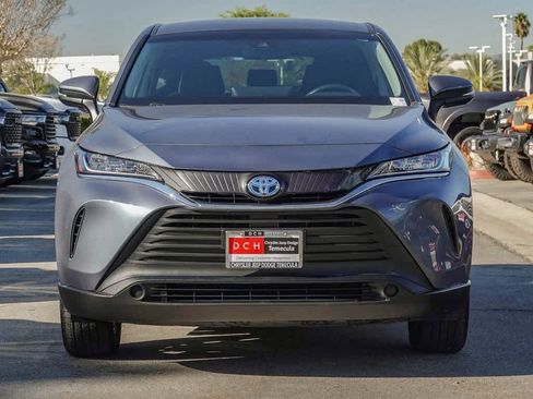 Used 2021 Toyota Venza LE image 2