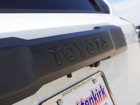 Used 2025 Toyota 4Runner SR5 AWD/4WD image 12