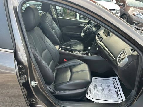 Used 2018 MAZDA MAZDA3 Touring FWD image 13