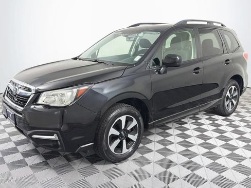 Used 2017 Subaru Forester 2.5i Premium AWD/4WD image 6