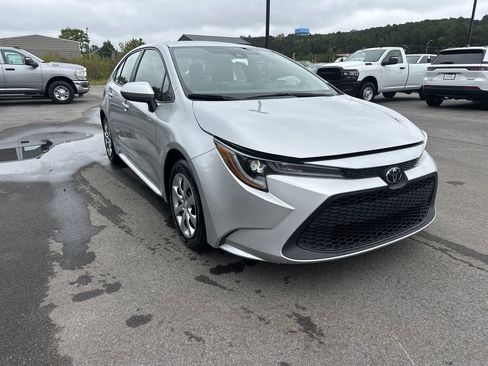 Used 2022 Toyota Corolla LE image 1