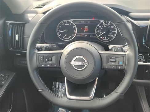 Used 2024 Nissan Pathfinder SV image 15