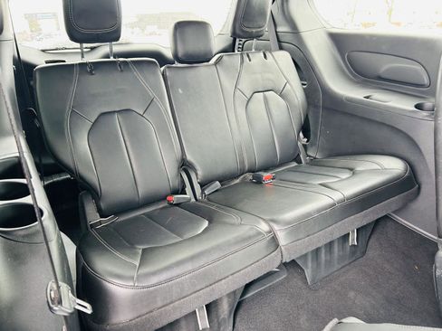Used 2023 Chrysler Pacifica Touring-L w/ S Appearance Package image 31