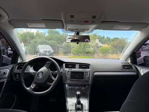 Used 2016 Volkswagen e-Golf SE FWD image 9