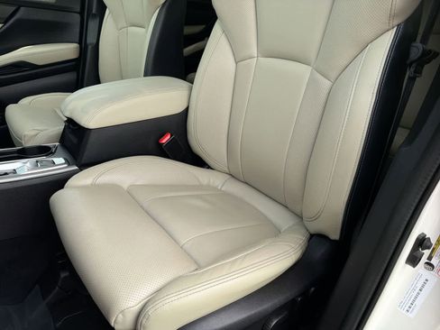 Certified 2022 Subaru Ascent Limited w/ Technology Package AWD/4WD image 8