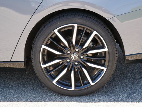 Used 2023 Honda Accord Touring image 9