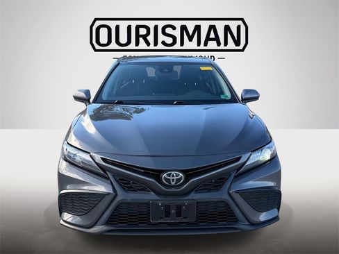 Used 2021 Toyota Camry SE w/ Blackout Package (TMS) image 2