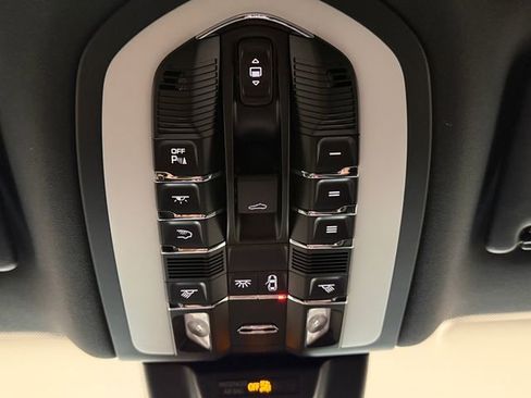Certified 2026 Porsche Macan AWD/4WD image 19