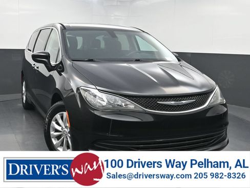 Used 2017 Chrysler Pacifica Touring w/ Tire & Wheel Group FWD image 1