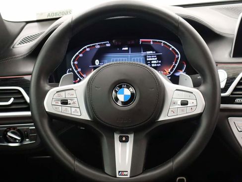 Used 2022 BMW 750i xDrive w/ Executive Package image 15