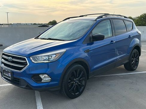 Used 2018 Ford Escape SE w/ SE Sport Appearance Package AWD/4WD image 9