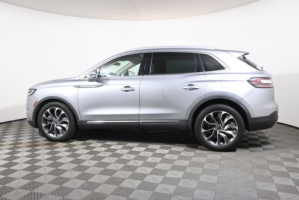 Used 2022 Lincoln Nautilus Reserve AWD/4WD image 2