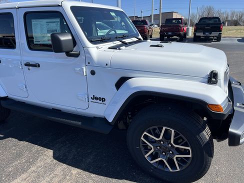 New 2026 Jeep Wrangler Sahara AWD/4WD image 4