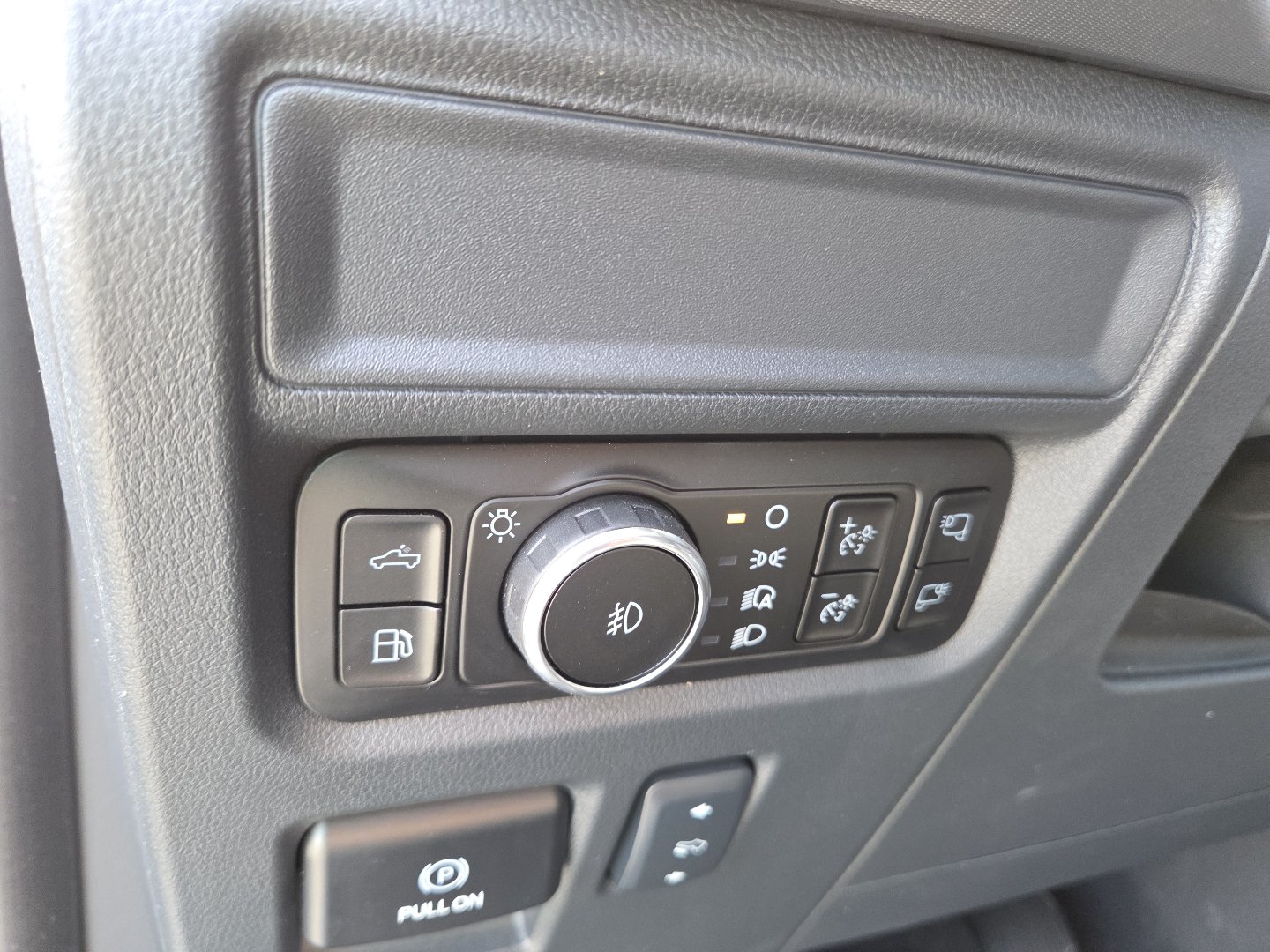 Used 2025 Ford F150 Lariat w/ Equipment Group 502A High AWD/4WD image 31
