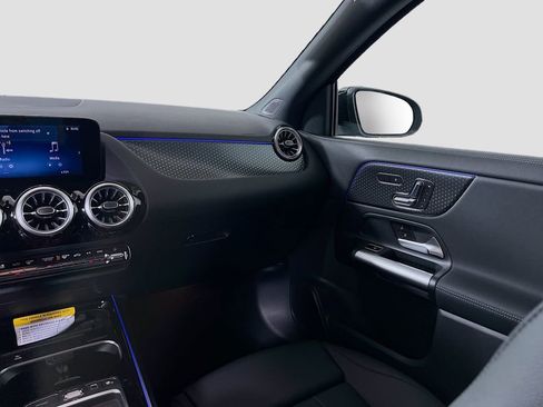 New 2025 Mercedes-Benz GLA 250 4MATIC image 23