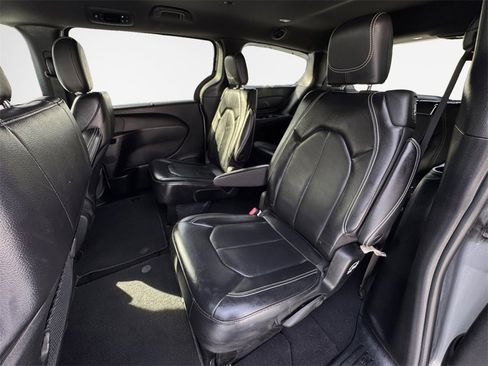 Certified 2022 Chrysler Pacifica Touring-L w/ S Appearance Package image 26