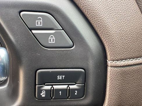 Used 2022 GMC Sierra 1500 Denali w/ Denali Premium Package image 38