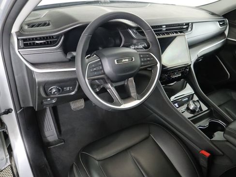 Used 2024 Jeep Grand Cherokee L Limited image 9