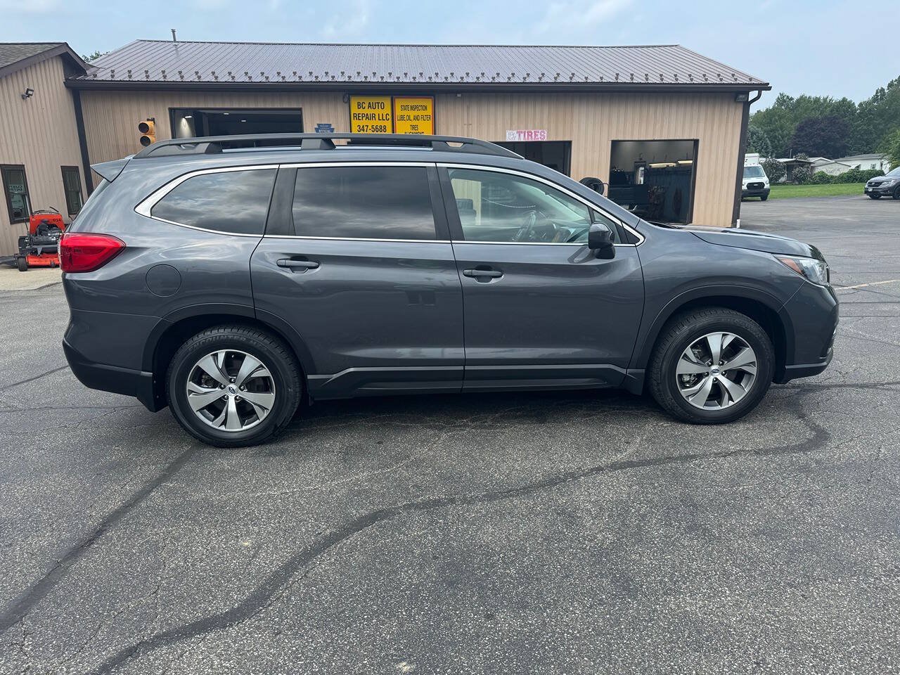 Used 2021 Subaru Ascent Premium w/ Convenience Package AWD/4WD image 3