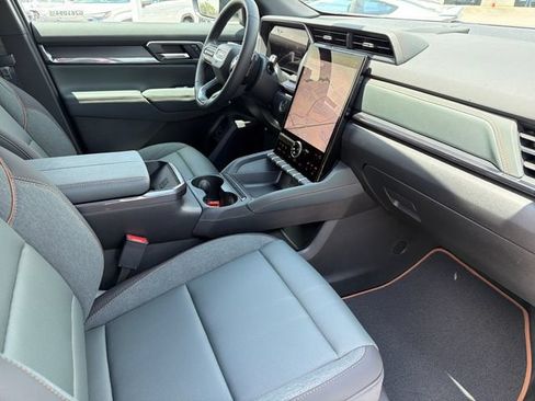 New 2026 GMC Terrain AT4 w/ Technology Package II AWD/4WD image 22