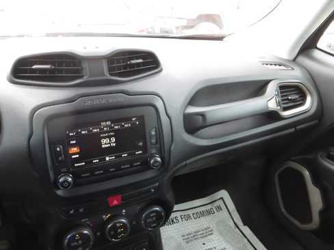 Used 2016 Jeep Renegade Limited image 18