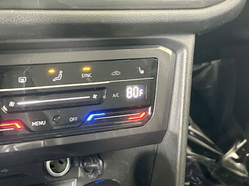 Used 2023 Volkswagen Tiguan SE image 19