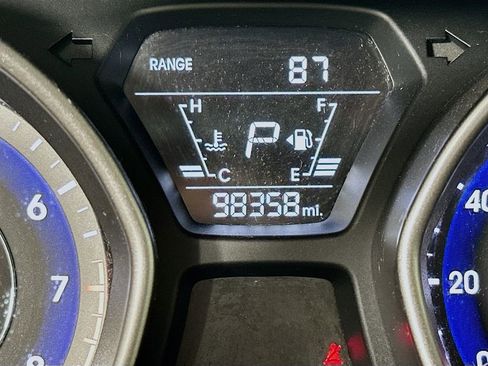 Used 2015 Hyundai Elantra Limited image 17