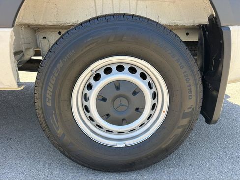 Used 2023 Mercedes-Benz Sprinter 2500 image 14