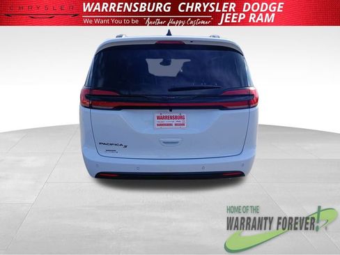 New 2026 Chrysler Pacifica Select image 5