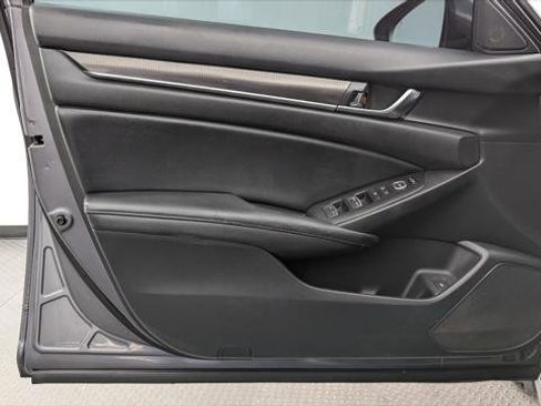 Used 2018 Honda Accord Sport image 13