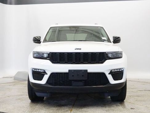 Certified 2023 Jeep Grand Cherokee Limited w/ Black Appearance Package image 8