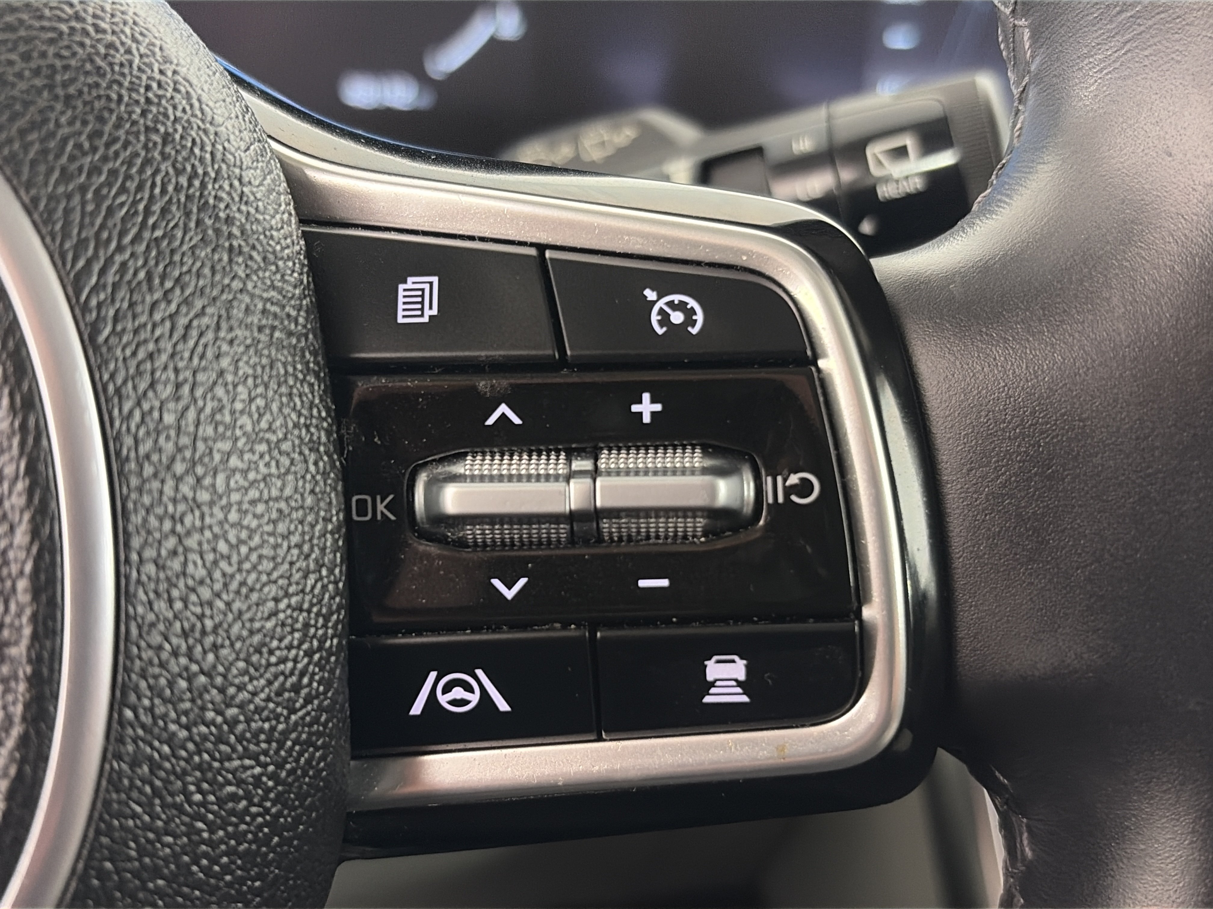 Certified 2024 Kia Carnival SX FWD image 45
