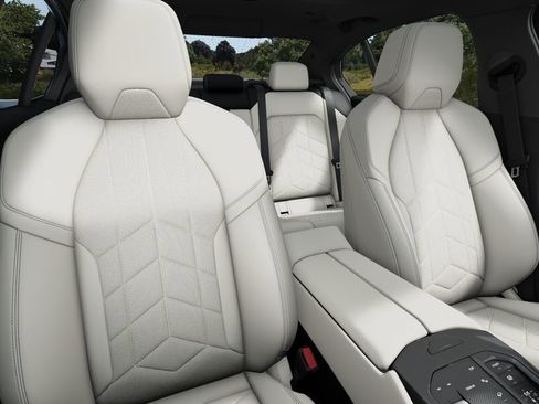 Used 2026 BMW 530i xDrive w/ M Sport Package image 37