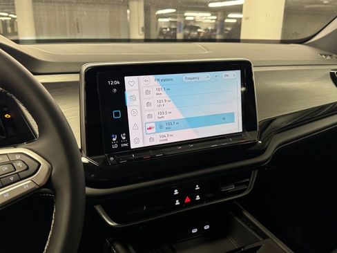 New 2026 Volkswagen Atlas Cross Sport SE image 28