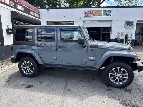 Used 2015 Jeep Wrangler Unlimited Sahara w/ Dual Top Group AWD/4WD image 4